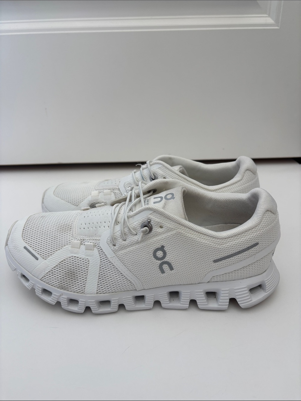On Clouds White Womens Size 7.5 Athletic Running Walking Comfort Sneakers Shoes - Picture 5 of 13